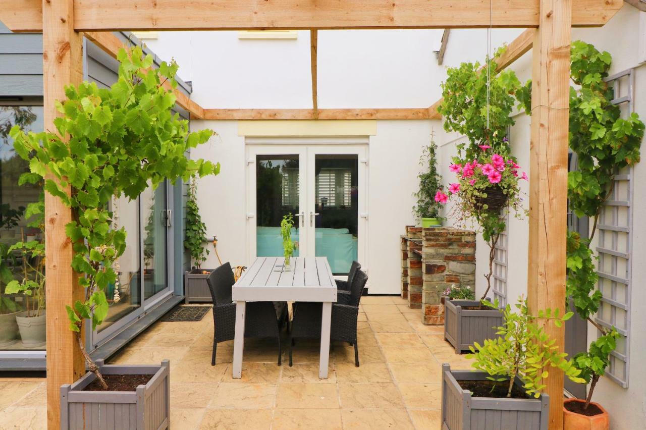Modern Holiday Home Central St Merryn エクステリア 写真